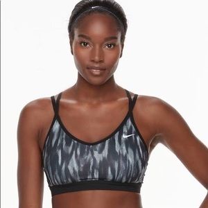 Nike Women's Victory Favorites Sports Bra